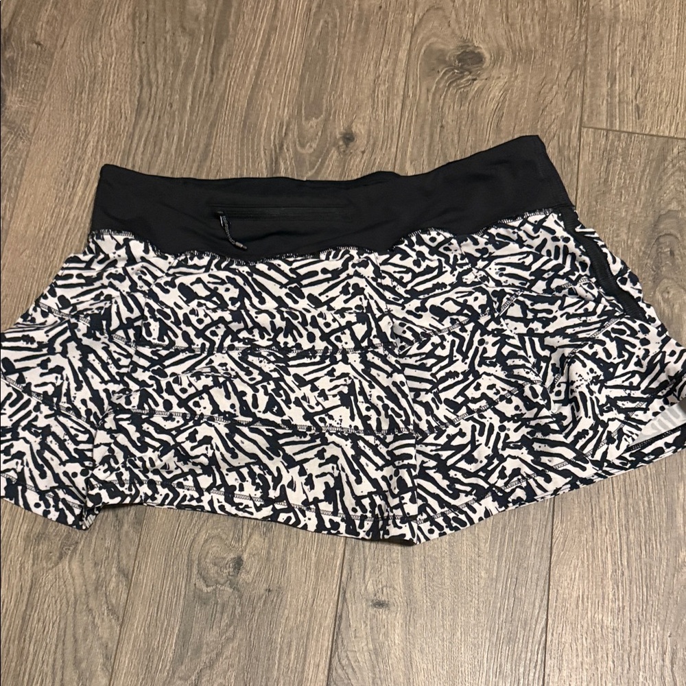 Lululemon Women's Black & White Patterned Active Skort size 8